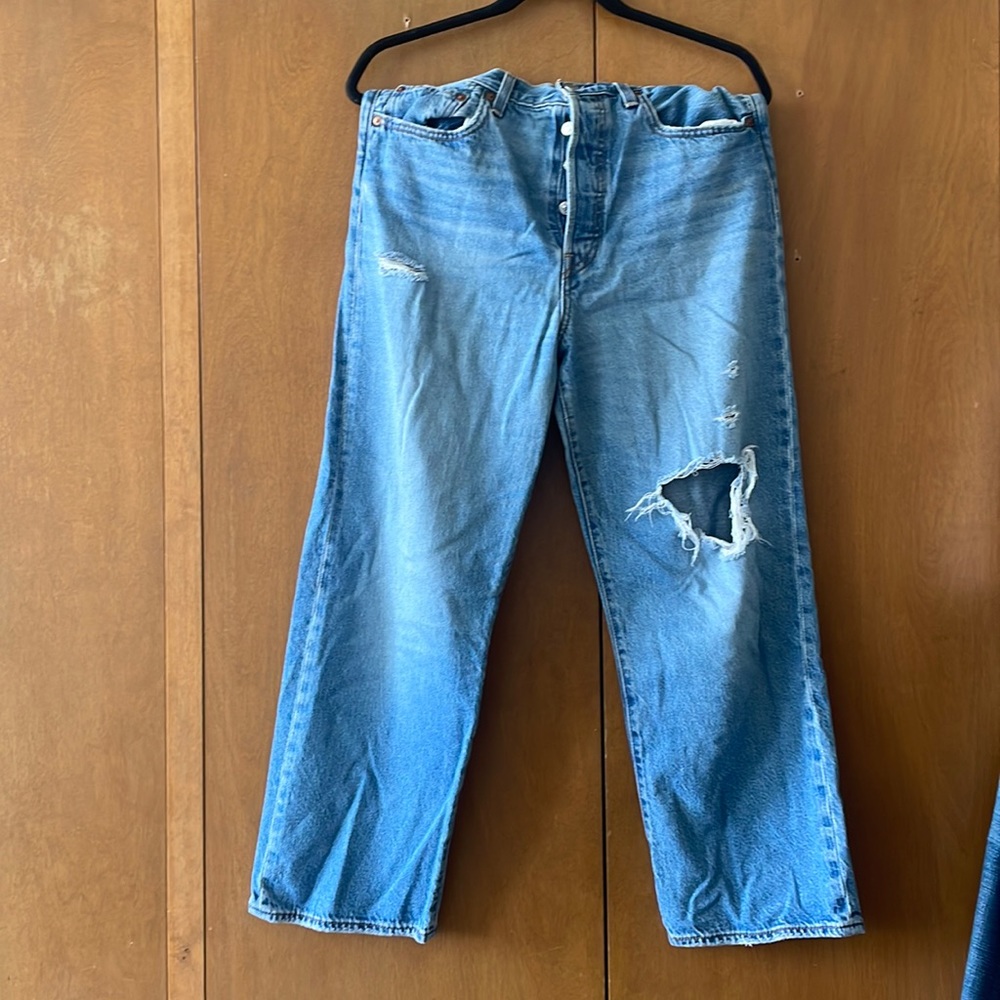 Blue Levi’s Ribcage Straight Ankle Jeans